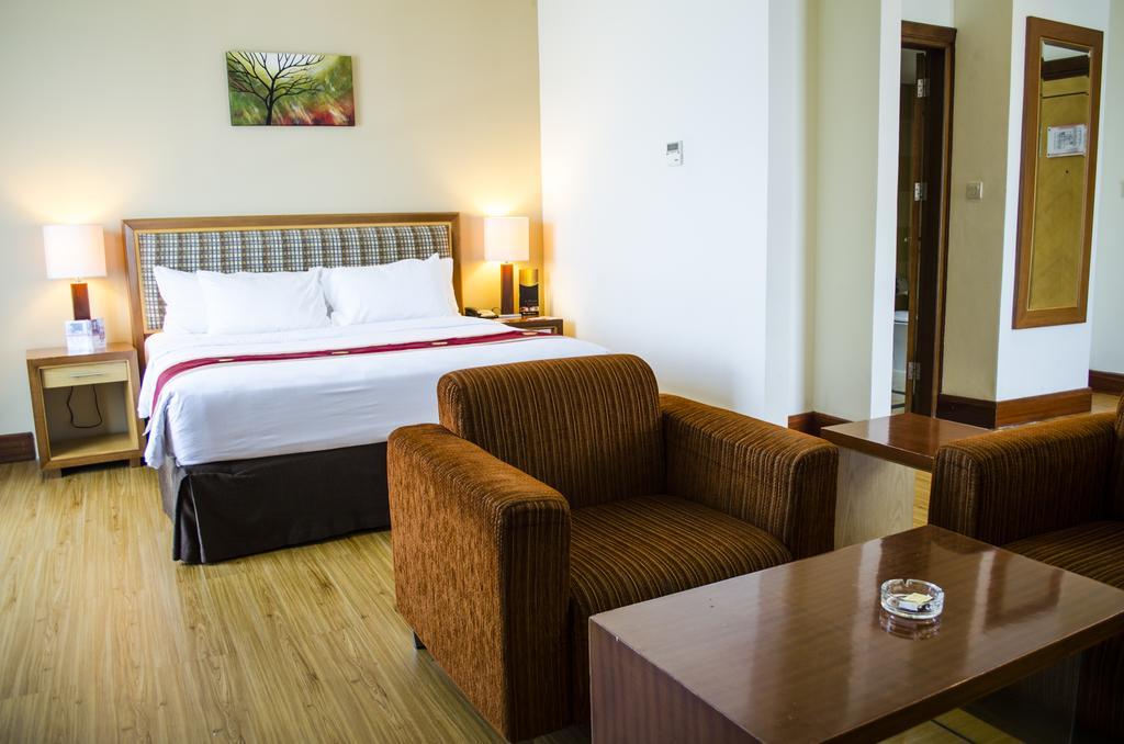 Swiss-Belhotel Maleosan Manado Exterior foto